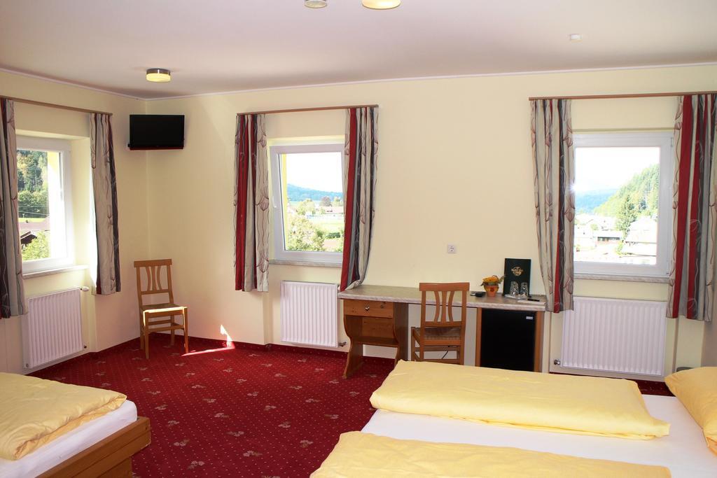 Gasthof Pension Post "Zenz" Latschach ober dem Faakersee Room photo